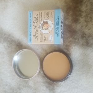 theBalm Anne T. Does Concealer #26